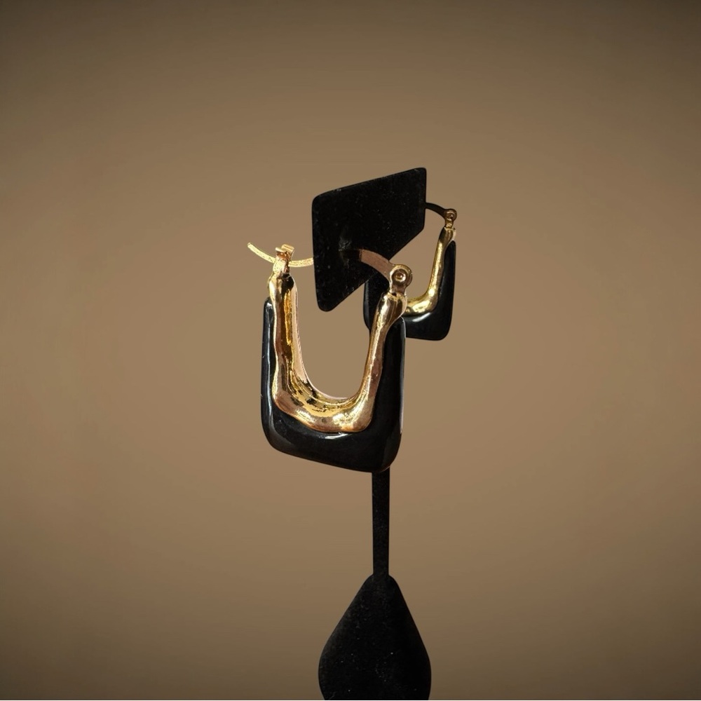 Non branded beautiful black and gold earrings. NWOT. Very stylish!